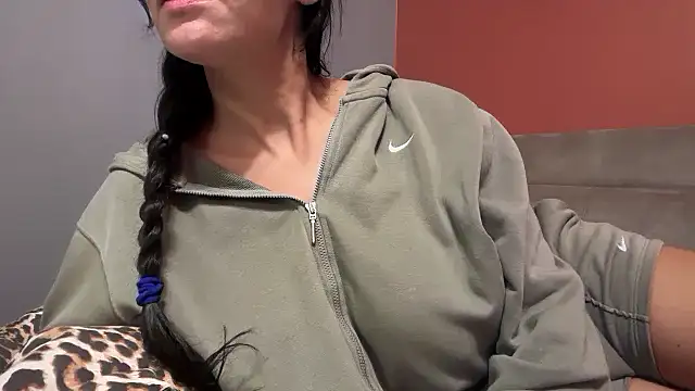 Snapshot of Ofcourseoneday chatting on 09-08-25, 02:27 Ofcourseoneday online show from 09-08-25, 02:27