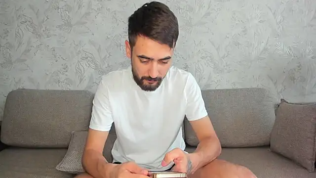 sophywhisper online show from 09-22-25, 06:30