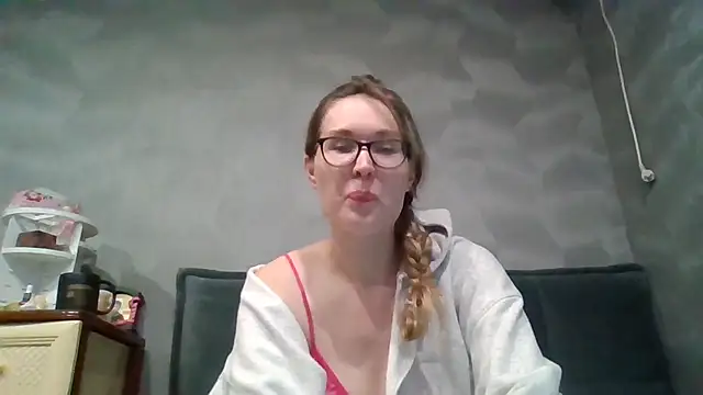 Snapshot of Jugira chatting on 10-09-25, 11:27 Jugira online show from 10-09-25, 11:27