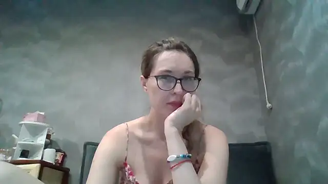 Snapshot of Jugira chatting on 09-22-25, 11:00 Jugira online show from 09-22-25, 11:00