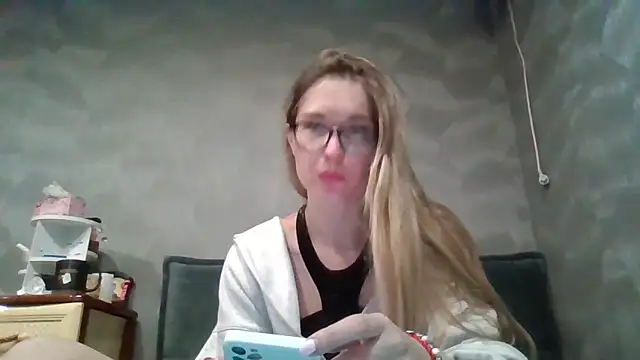 Snapshot of Jugira chatting on 10-03-25, 11:17 Jugira online show from 10-03-25, 11:17