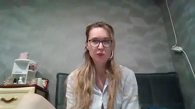 Snapshot of Jugira chatting on 10-11-25, 09:27 Jugira online show from 10-11-25, 09:27