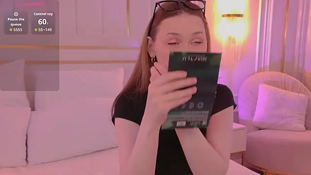 NancySmitts online show from 11-19-25, 03:45