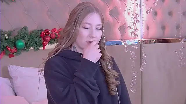 MiaEuphoria  online show from 12-22-25, 04:23