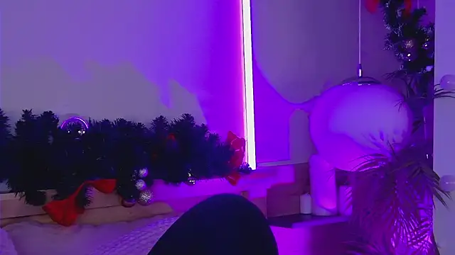 MiaEuphoria  online show from 12-19-25, 03:32