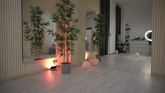 Snapshot of EmmaBlanco chatting on 02-27-26, 07:35 EmmaBlanco online show from 02-27-26, 07:35