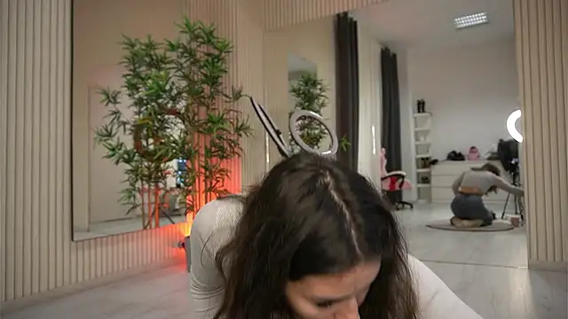 EmmaBlanco online show from 10-17-25, 07:04