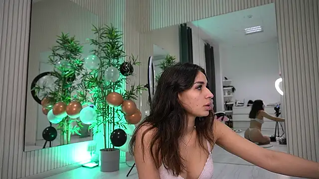 EmmaBlanco online show from 11-18-25, 08:56