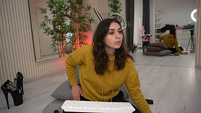 EmmaBlanco online show from 10-18-25, 06:43
