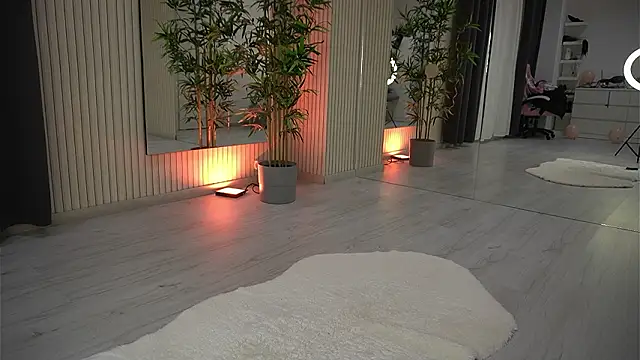 Snapshot of EmmaBlanco chatting on 02-24-26, 07:48 EmmaBlanco online show from 02-24-26, 07:48