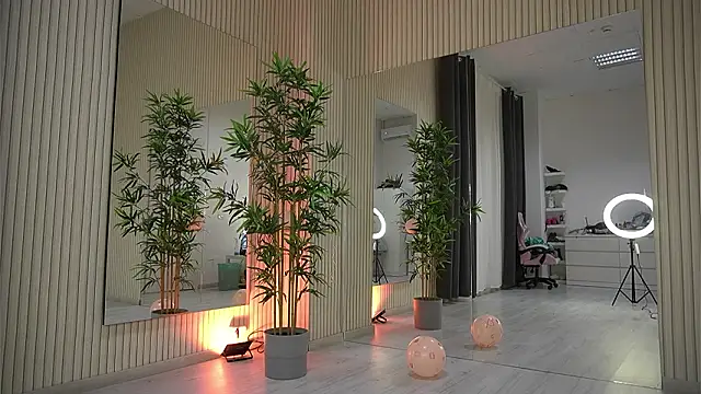 Snapshot of EmmaBlanco chatting on 02-28-26, 07:35 EmmaBlanco online show from 02-28-26, 07:35