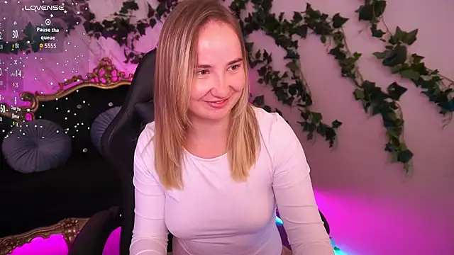 SofieBloom online show from 10-16-25, 06:49