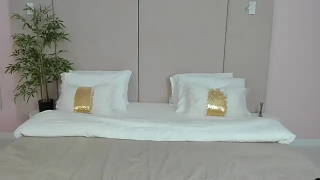 KiraHolli online show from 10-16-25, 03:04