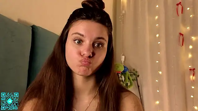 chloemilka online show from 02-15-26, 05:23