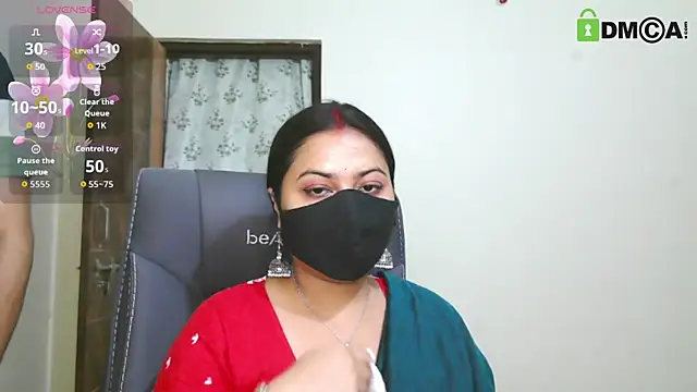 Snapshot of SassyWildCouple chatting on 04-24-26, 05:48 SassyWildCouple online show from 04-24-26, 05:48