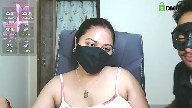 Snapshot of SassyWildCouple chatting on 04-18-26, 08:42 SassyWildCouple online show from 04-18-26, 08:42