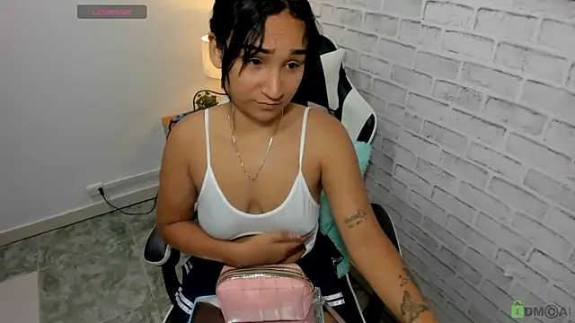 Snapshot of salome_rojas_ chatting on 04-20-26, 05:58 salome rojas online show from 04-20-26, 05:58