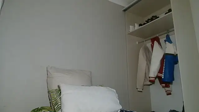 Snapshot of KinkyJ_ chatting on 10-01-25, 05:17 KinkyJ online show from 10-01-25, 05:17