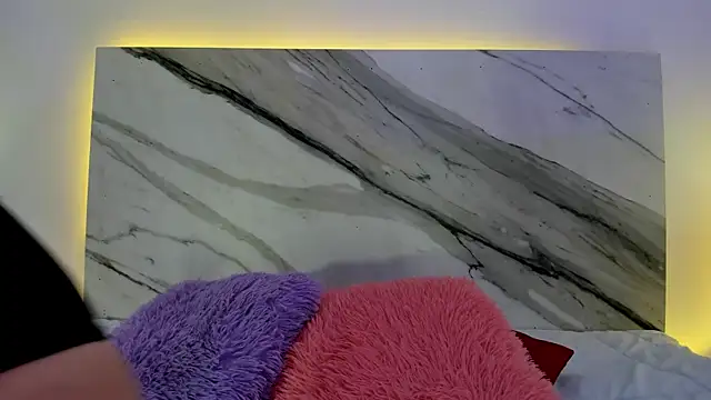 thamiina  online show from 12-16-25, 07:07