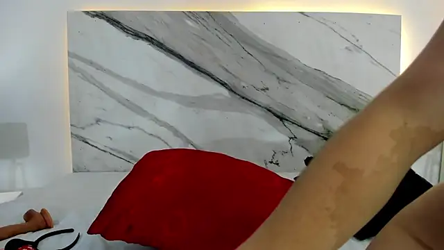 thamiina  online show from 10-22-25, 07:02