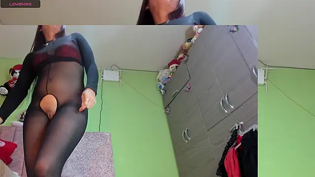 hot Dariana pantyhose online show from 11-23-25, 01:54