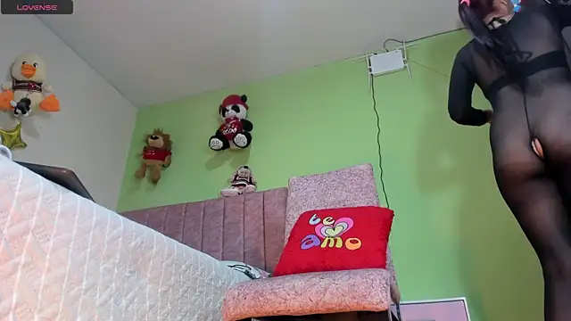 hot Dariana pantyhose online show from 12-05-25, 12:59