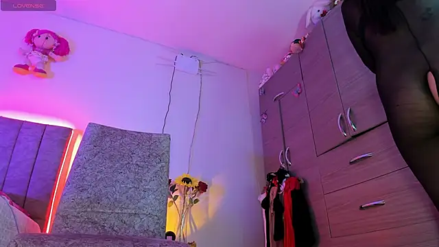 hot Dariana pantyhose online show from 04-05-26, 01:51