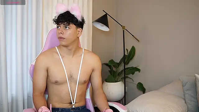 Ethan occonor online show from 10-04-25, 01:23