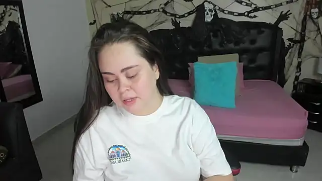 LolaVillalobos online show from 10-27-25, 02:18