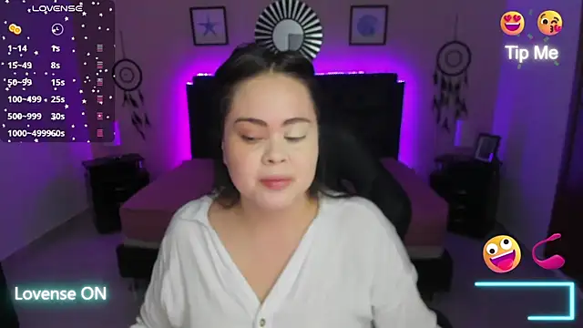 LolaVillalobos online show from 11-05-25, 01:47