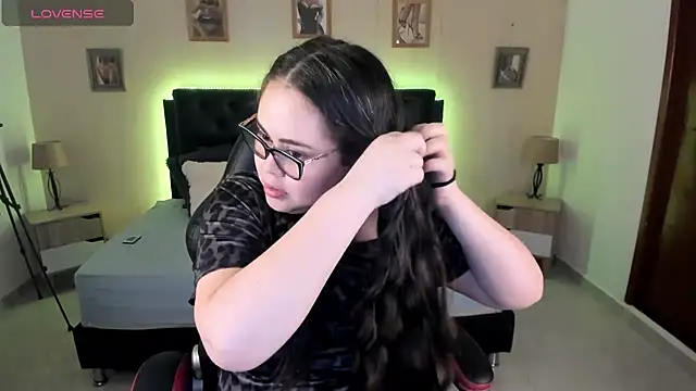 LolaVillalobos online show from 07-12-26, 12:17