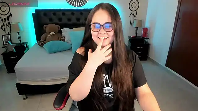 LolaVillalobos online show from 07-06-26, 02:35