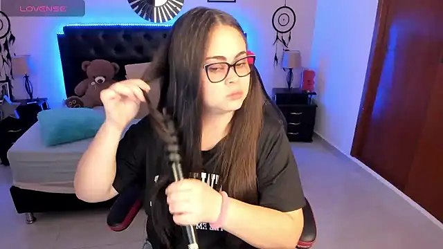 LolaVillalobos online show from 07-07-26, 12:31