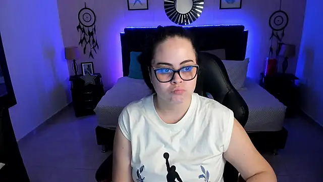 Snapshot of LolaVillalobos chatting on 05-13-26, 01:40 LolaVillalobos online show from 05-13-26, 01:40
