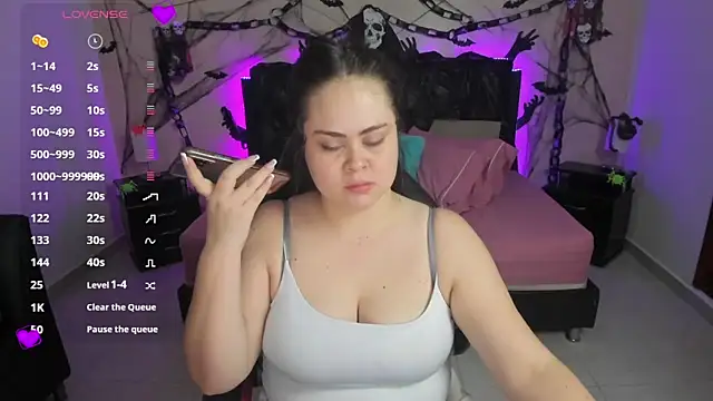 LolaVillalobos online show from 10-23-25, 01:32