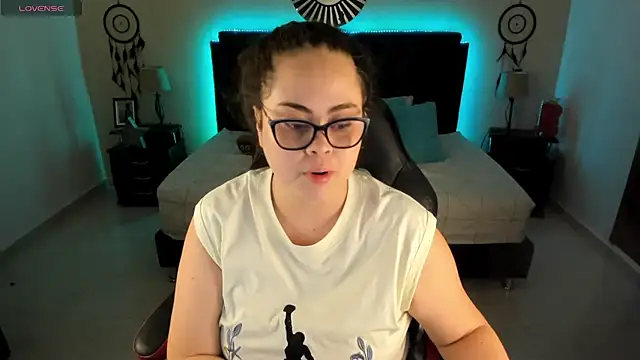 Snapshot of LolaVillalobos chatting on 06-12-26, 12:14 LolaVillalobos online show from 06-12-26, 12:14