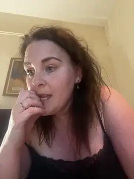 Snapshot of laceygreen chatting on 06-12-26, 10:40 laceygreen online show from 06-12-26, 10:40
