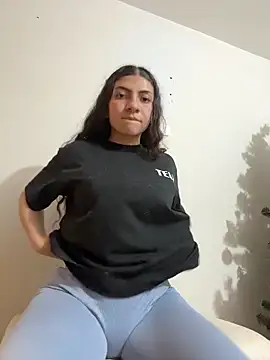 arieel  722 online show from 12-21-25, 04:47