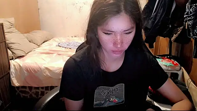 Snapshot of Cutierhyxx chatting on 05-30-26, 05:18 Cutierhyxx online show from 05-30-26, 05:18