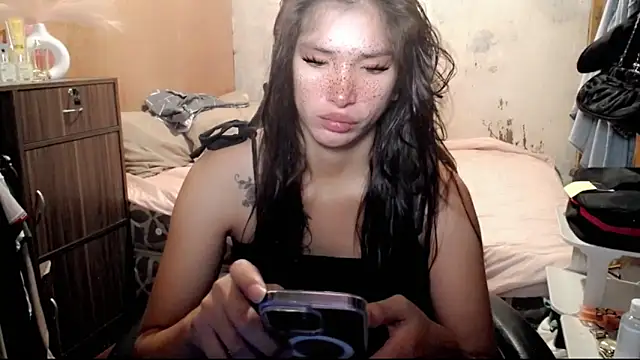 Snapshot of Cutierhyxx chatting on 05-15-26, 10:35 Cutierhyxx online show from 05-15-26, 10:35