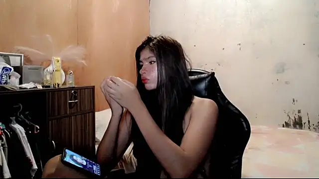 Snapshot of Cutierhyxx chatting on 05-11-26, 04:04 Cutierhyxx online show from 05-11-26, 04:04