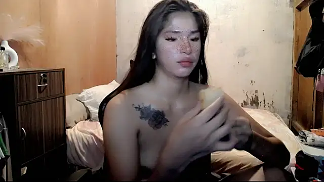 Snapshot of Cutierhyxx chatting on 05-05-26, 01:47 Cutierhyxx online show from 05-05-26, 01:47