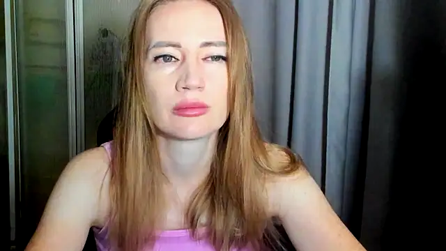 Snapshot of JessFoxxx chatting on 06-12-26, 03:04 JessFoxxx online show from 06-12-26, 03:04