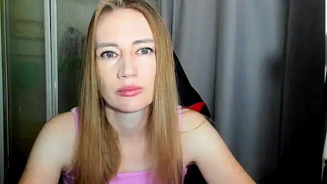 Snapshot of JessFoxxx chatting on 06-11-26, 02:11 JessFoxxx online show from 06-11-26, 02:11