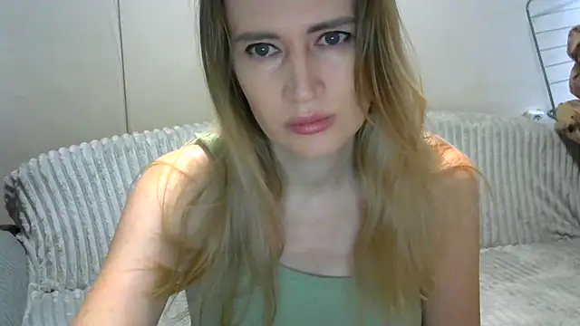 Snapshot of JessFoxxx chatting on 02-18-26, 04:10 JessFoxxx online show from 02-18-26, 04:10