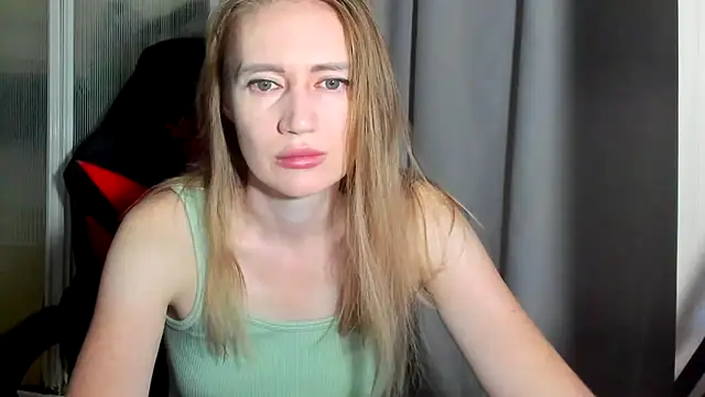Snapshot of JessFoxxx chatting on 05-27-26, 02:30 JessFoxxx online show from 05-27-26, 02:30