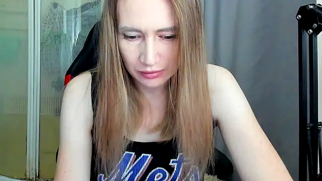 Snapshot of JessFoxxx chatting on 06-02-26, 02:22 JessFoxxx online show from 06-02-26, 02:22