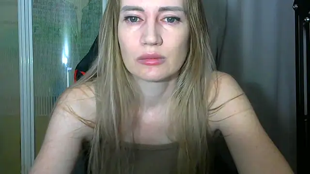 Snapshot of JessFoxxx chatting on 02-14-26, 03:18 JessFoxxx online show from 02-14-26, 03:18