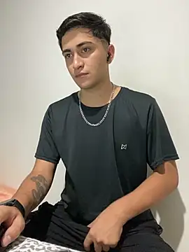 Tavinho067 online show from 11-12-25, 02:37