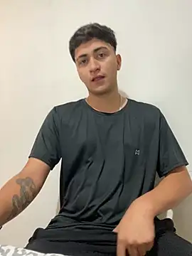 Tavinho067 online show from 10-28-25, 03:55